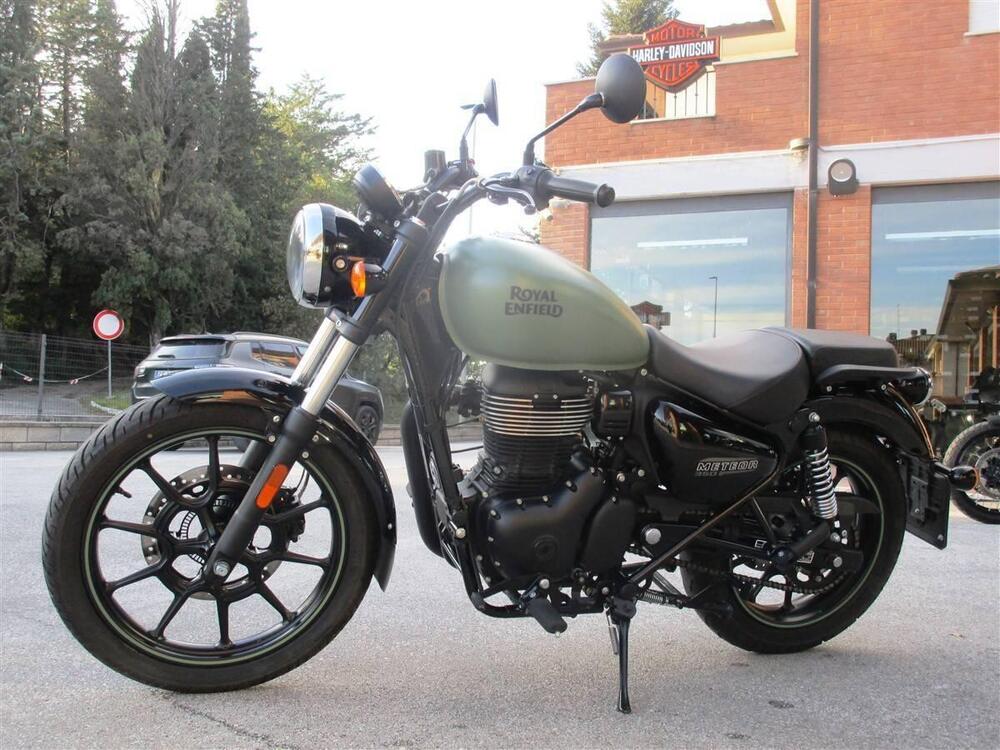 Royal Enfield Meteor 350 Fireball (2021 - 24) (3)