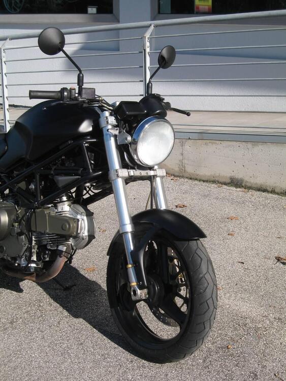 Ducati Monster 600 Dark (1998 - 01) (2)