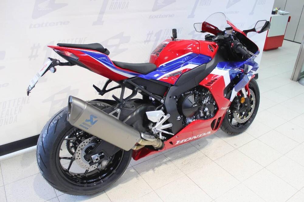 Honda CBR 1000 RR-R Fireblade (2024) (2)