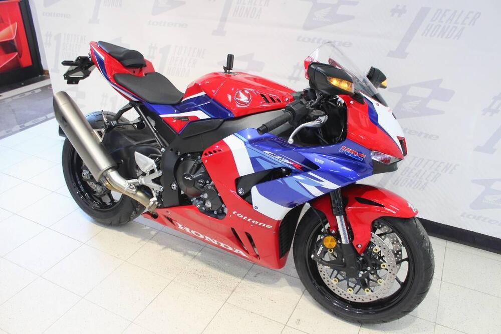 Honda CBR 1000 RR-R Fireblade (2024) (3)