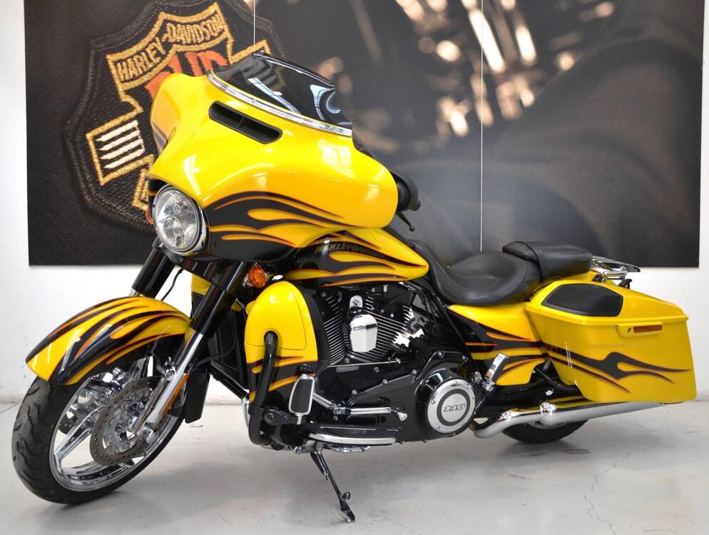 Harley-Davidson 1800 Street Glide (2014 - 15) - FLHXSE (2)