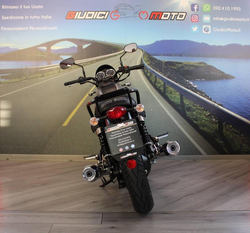 Moto Guzzi V7 II Stone (2015 - 17) (4)