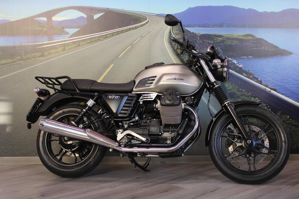 Moto Guzzi V7 II Stone (2015 - 17) (5)