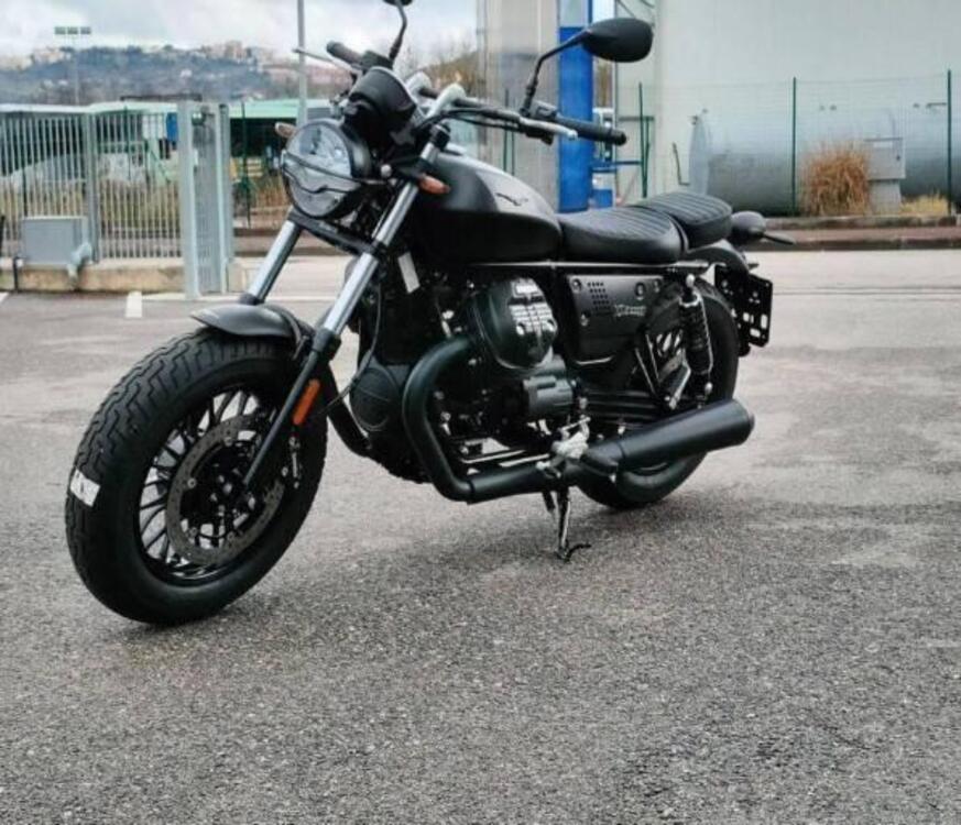 Moto Guzzi V9 Bobber (2021 - 24) (4)