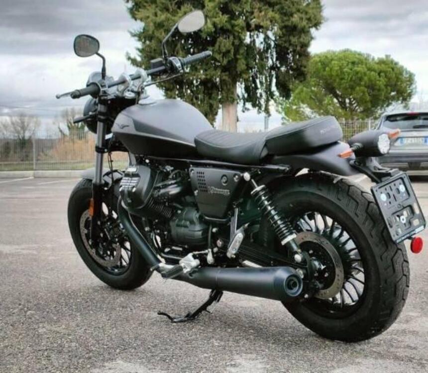 Moto Guzzi V9 Bobber (2021 - 24) (5)