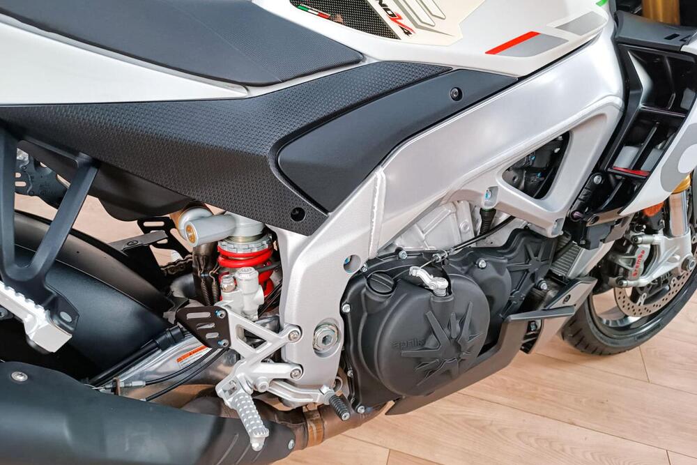 Aprilia Tuono 1100 V4 (2021 - 24) (4)