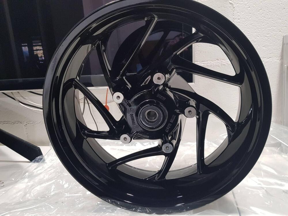 Cerchio Posteriore Nuovo per Bmw F800R (2)