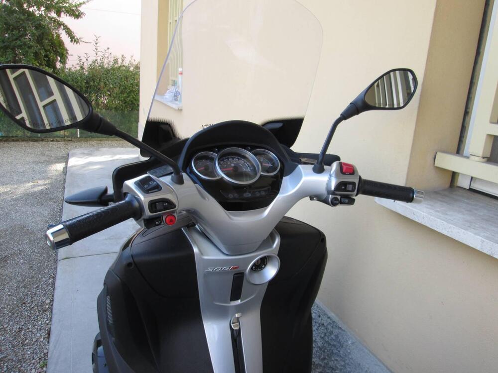 Piaggio Mp3 300 ie Yourban LT (2011 - 16) (5)