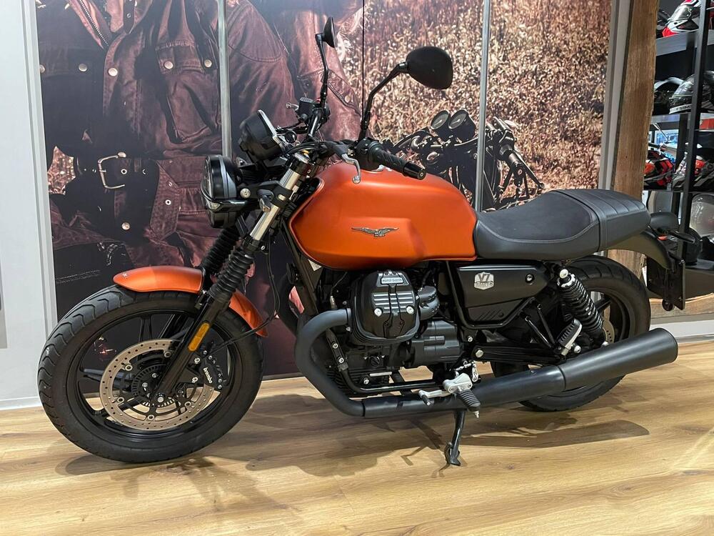 Moto Guzzi V7 Stone (2021 - 24) (2)