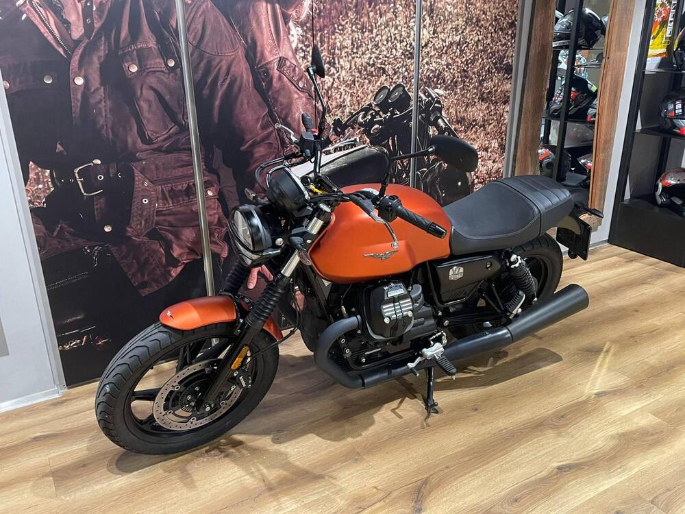 Moto Guzzi V7 Stone (2021 - 24) (3)