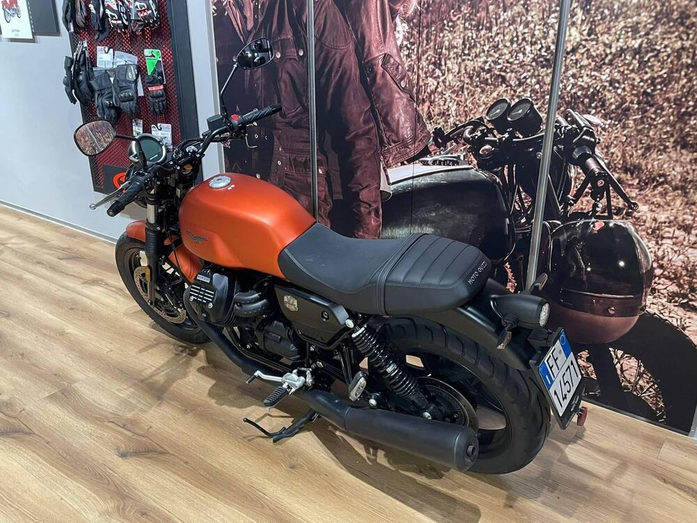 Moto Guzzi V7 Stone (2021 - 24) (5)