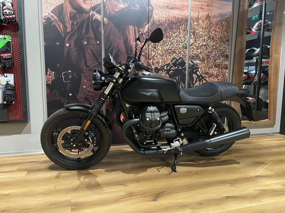 Moto Guzzi V7 Stone (2021 - 24) (2)