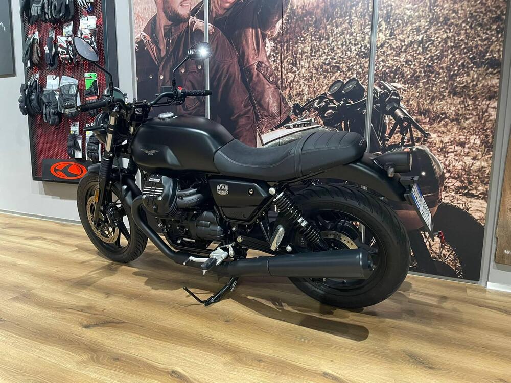 Moto Guzzi V7 Stone (2021 - 24) (4)