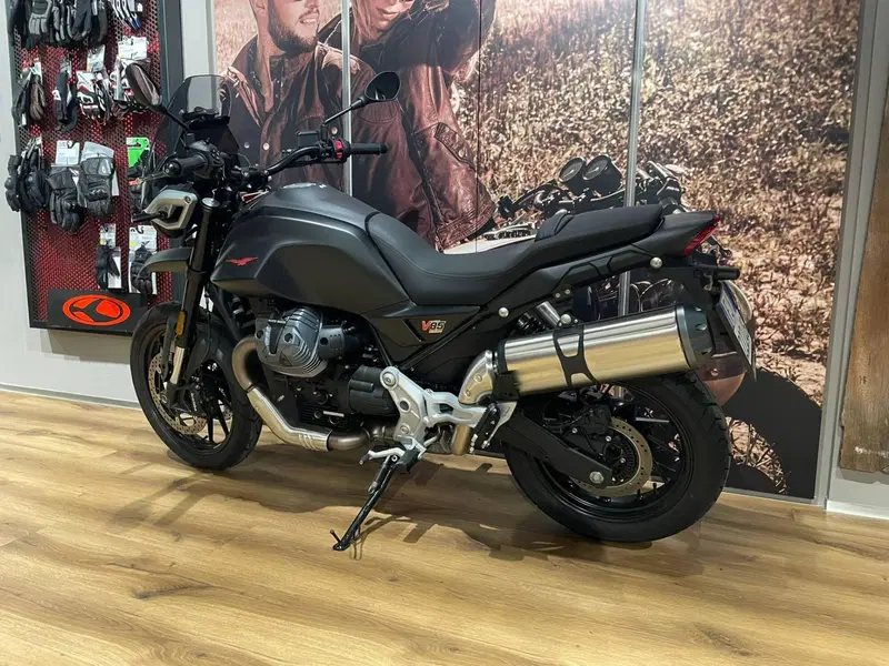 Moto Guzzi V85 Strada (2024 - 26) (4)