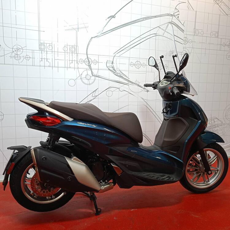 Piaggio Beverly 400 ABS-ASR (2021 - 24) (2)