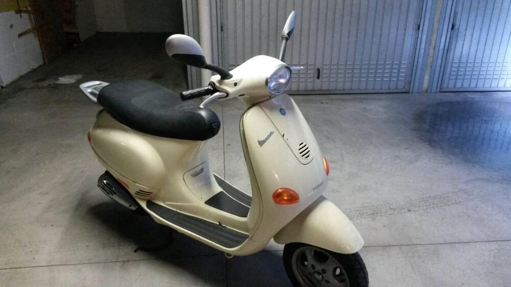 Piaggio Vespa 50 4M (3)