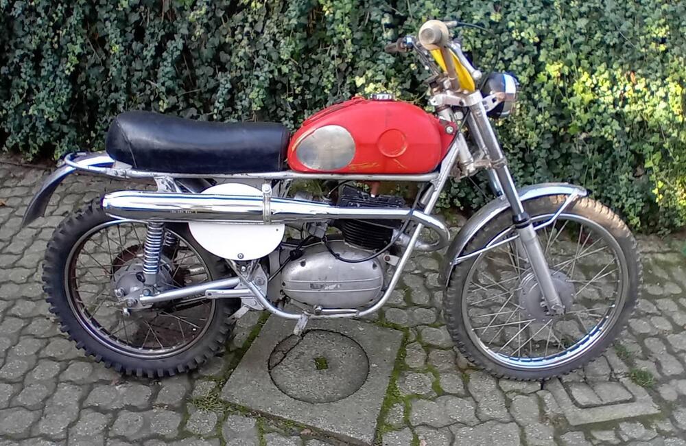 Benelli Leoncino 125