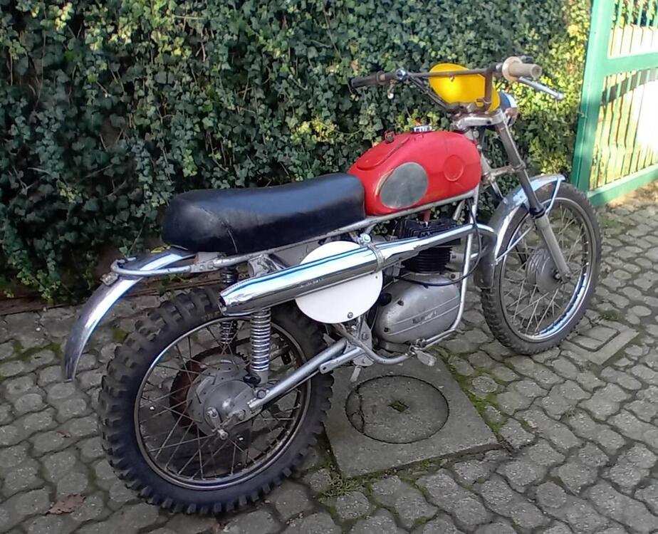 Benelli Leoncino 125 (2)