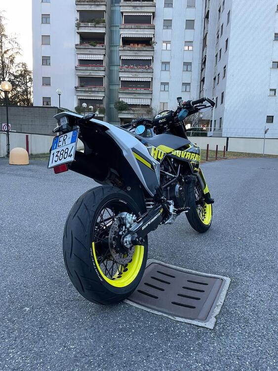 Husqvarna 701 Supermoto (2020) (2)