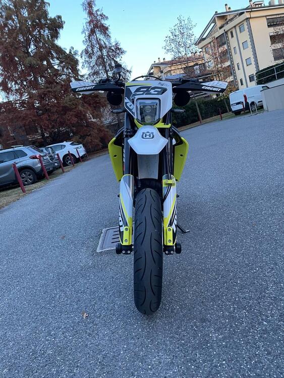 Husqvarna 701 Supermoto (2020) (4)