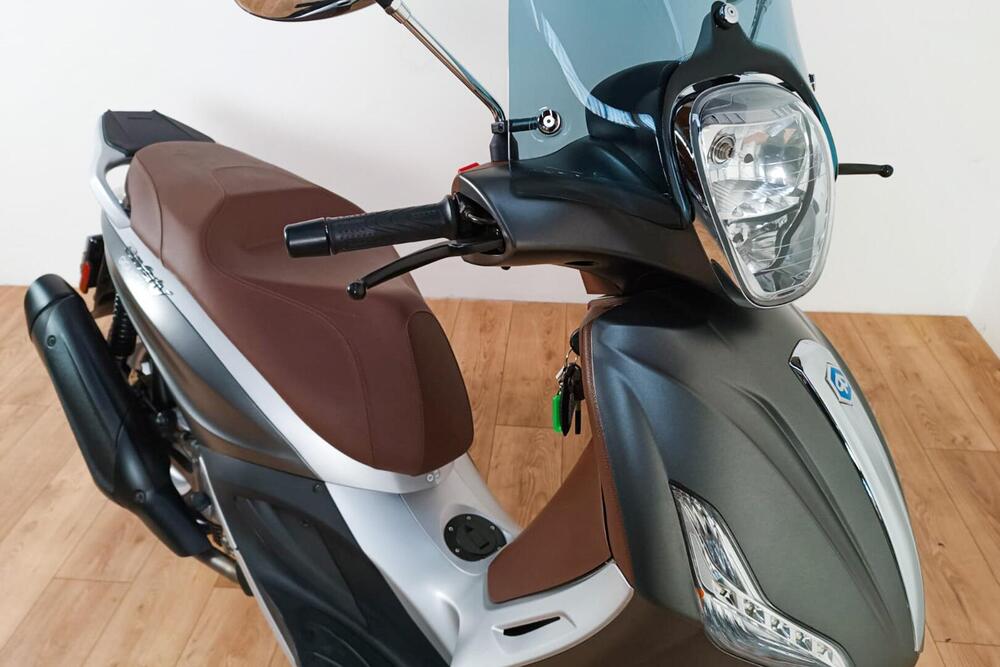 Piaggio Beverly 350 SportTouring ie ABS (2011 - 17) (5)