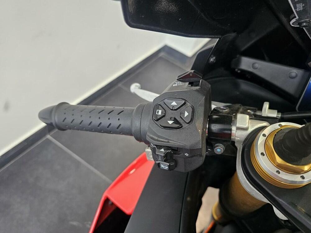 Aprilia RSV4 1100 Factory (2021 - 24) (5)