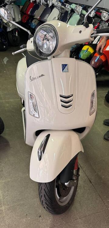 Vespa GTS 300 Hpe (2019)