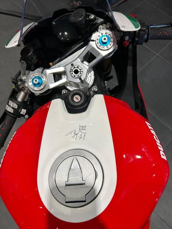 Ducati Panigale V2 Bayliss 1st Championship 20th Anniversary (2021 - 24) (4)