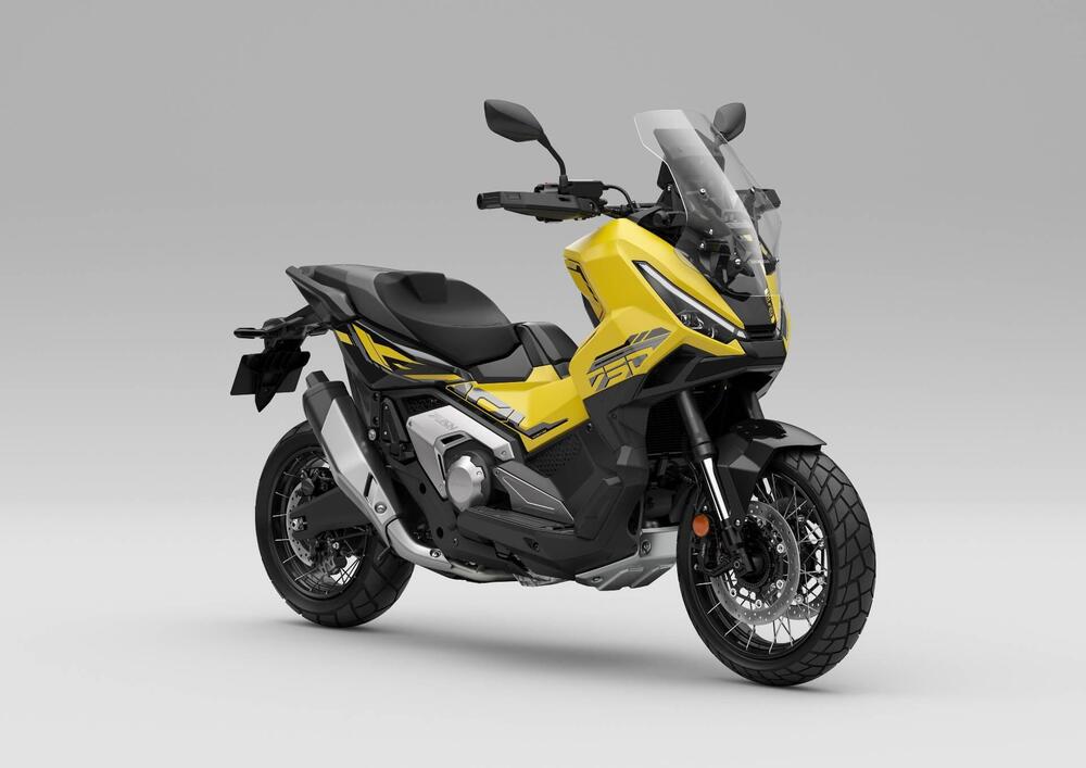 Honda X-ADV 750 Travel (2025) (3)