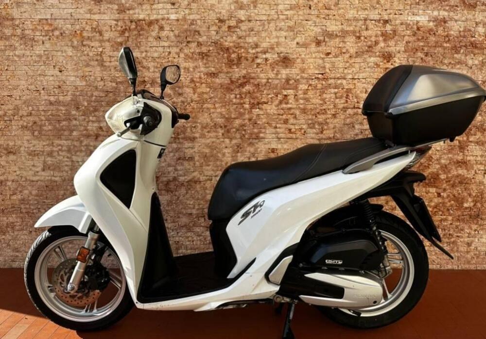 Honda SH 150 i ABS (2013 - 16) (2)