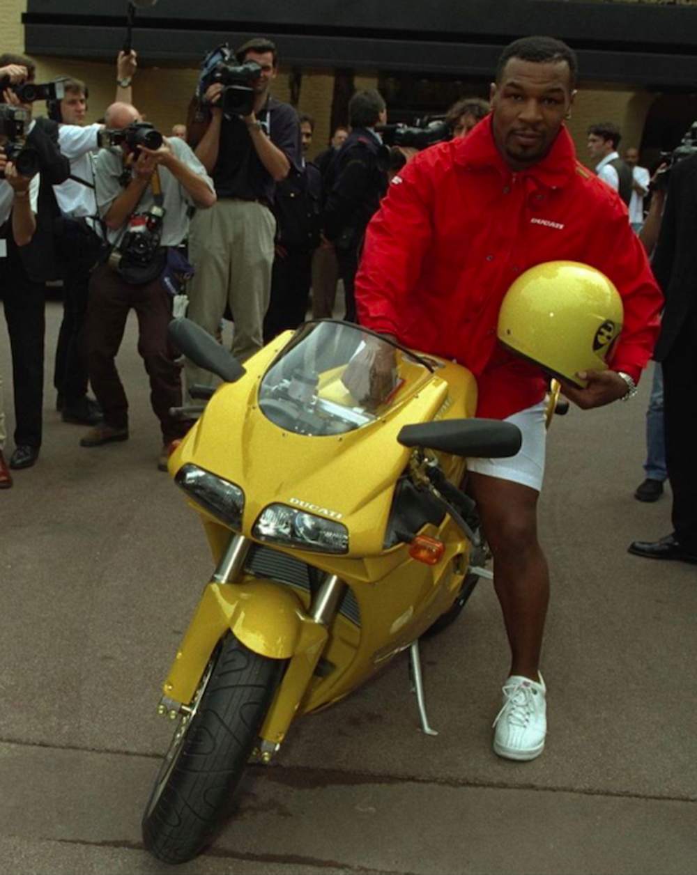 Mike Tyson e la leggendaria Ducati 748