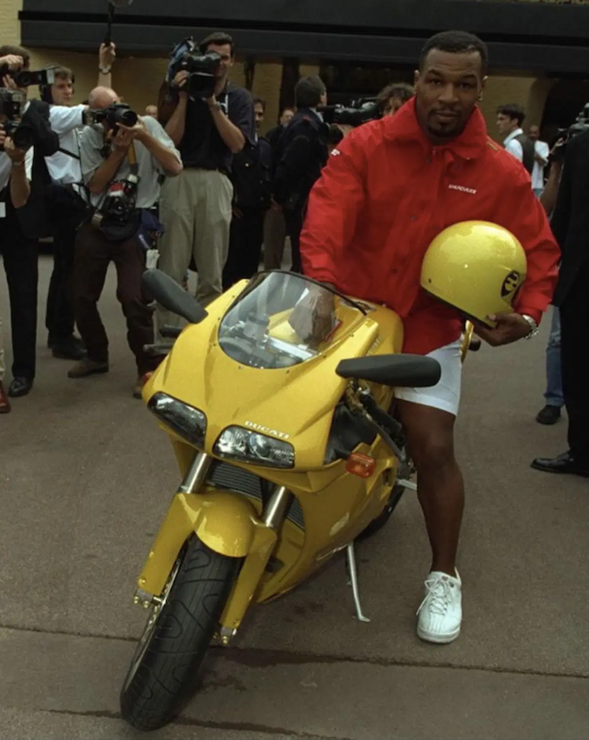 Mike Tyson: sapevate che il Campione di boxe è appassionato di moto? Dalla 748 alla Breakout [GALLERY]
