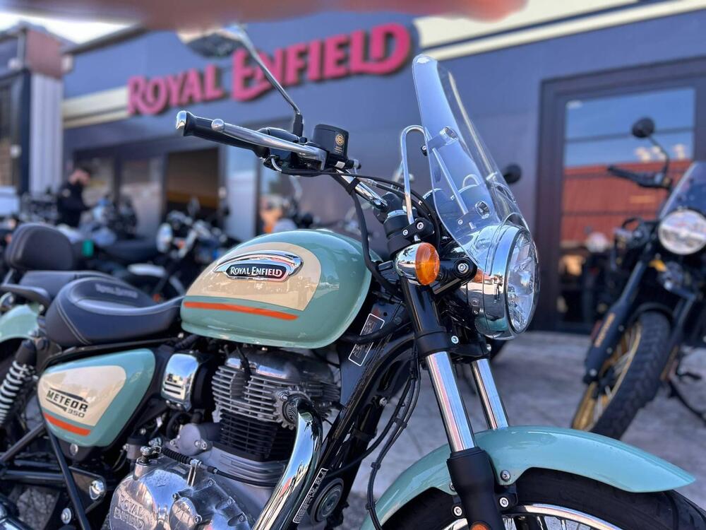 Royal Enfield Meteor 350 Aurora (2024) (2)