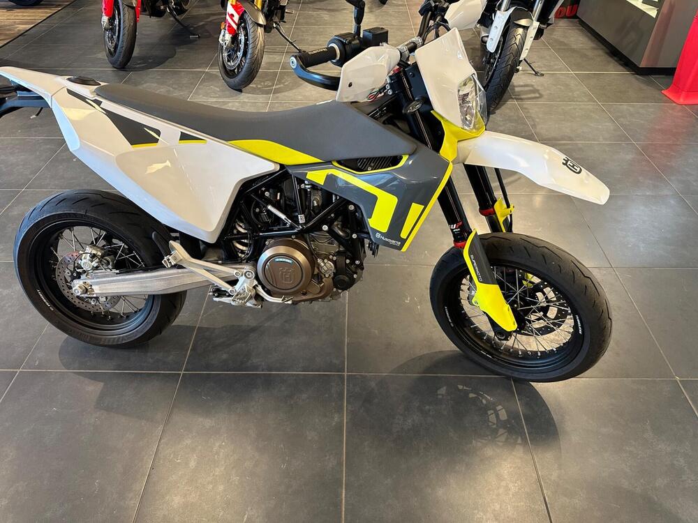 Husqvarna 701 Supermoto (2022)