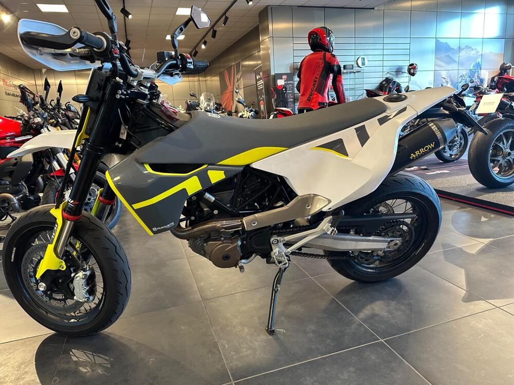 Husqvarna 701 Supermoto (2022) (2)