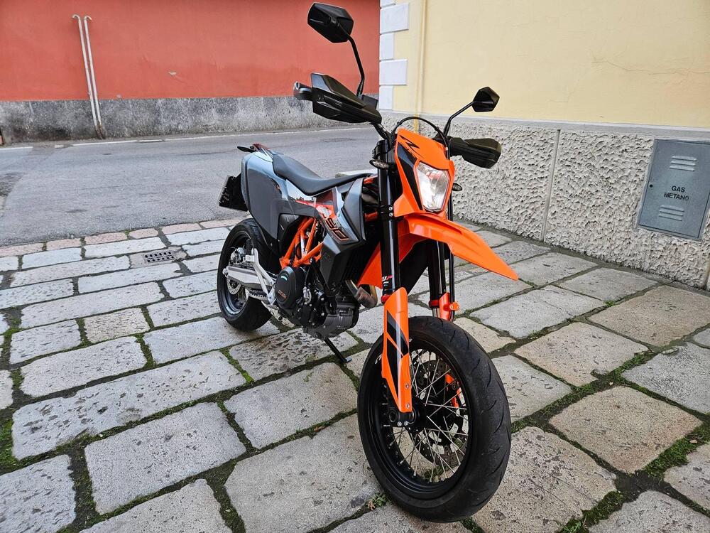 KTM 690 SMC R (2021-22) (3)