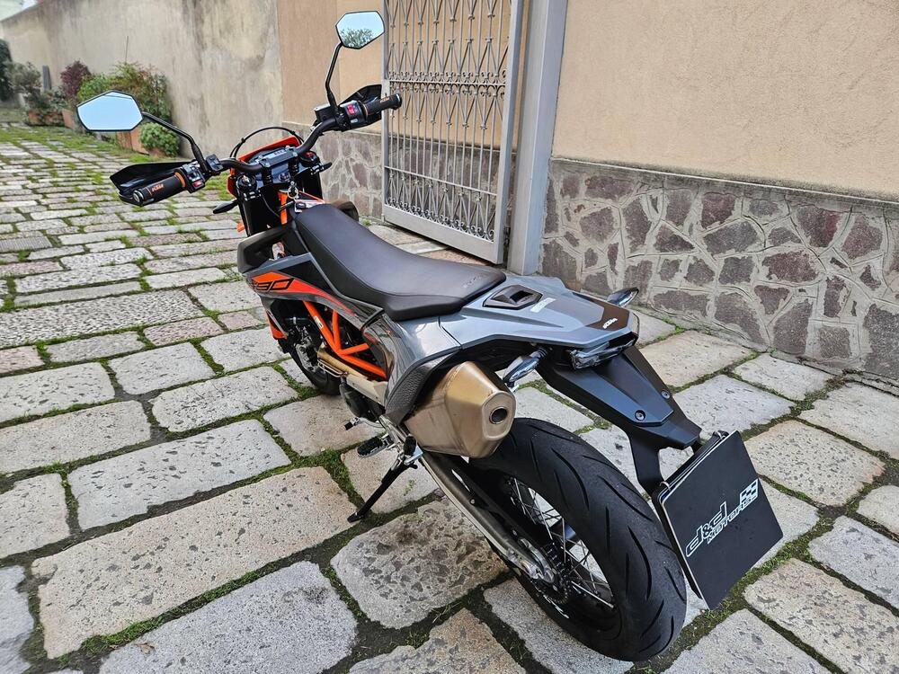 KTM 690 SMC R (2021-22) (5)