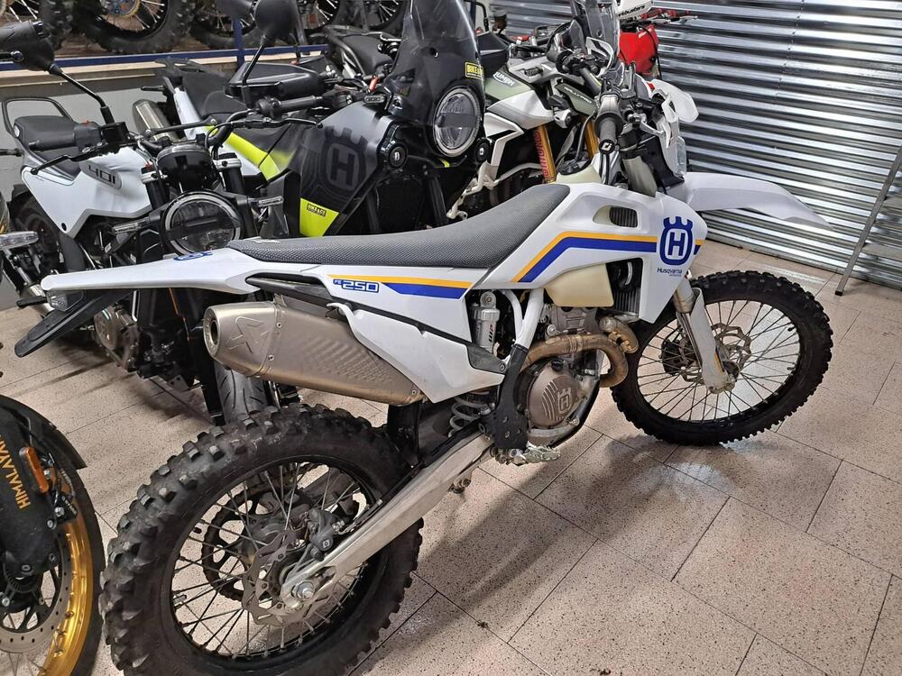 Husqvarna FE 250 Heritage (2023) (4)