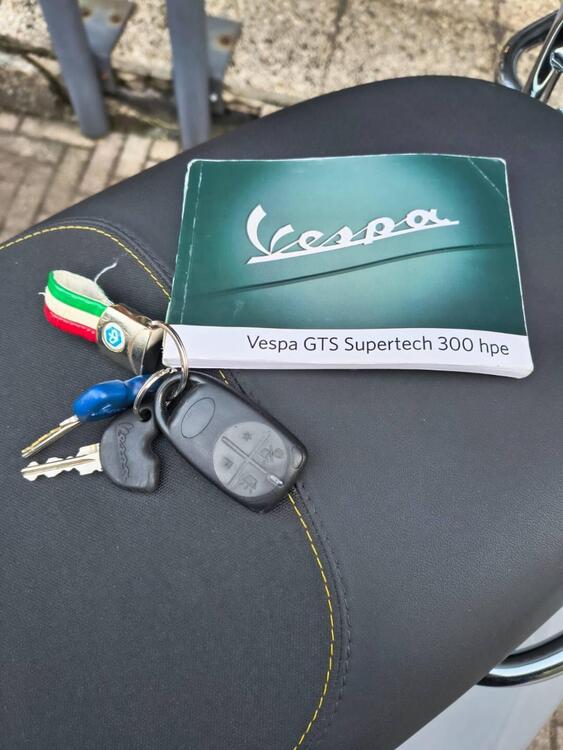 Vespa GTS 300 Hpe Super Tech (2019) (4)