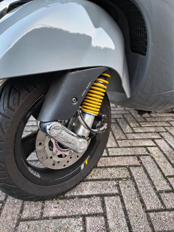 Vespa GTS 300 Hpe Super Tech (2019) (5)