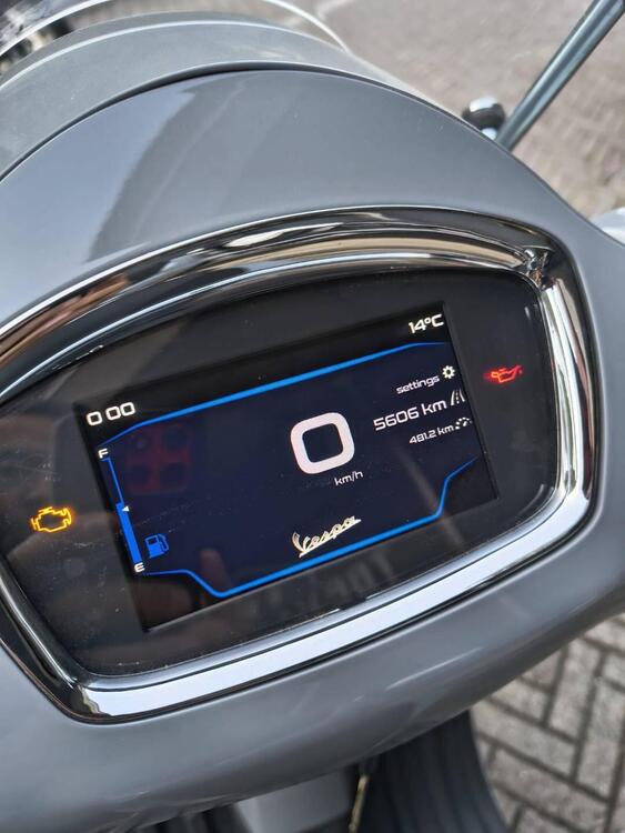 Vespa GTS 300 Hpe Super Tech (2019) (3)