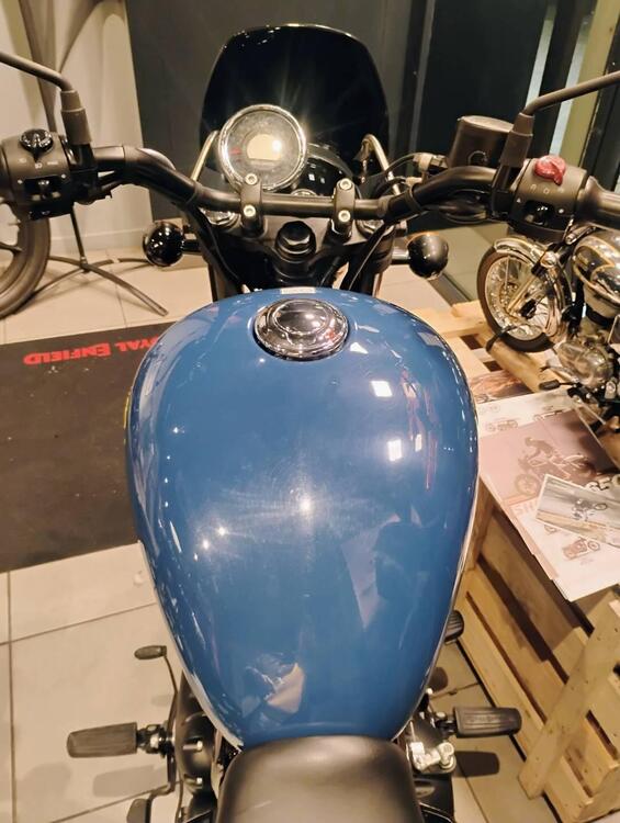 Royal Enfield Meteor 350 Fireball (2021 - 24) (2)