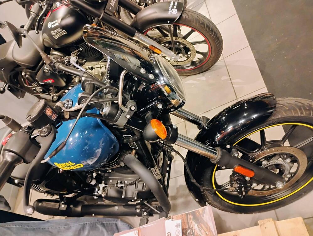 Royal Enfield Meteor 350 Fireball (2021 - 24) (3)