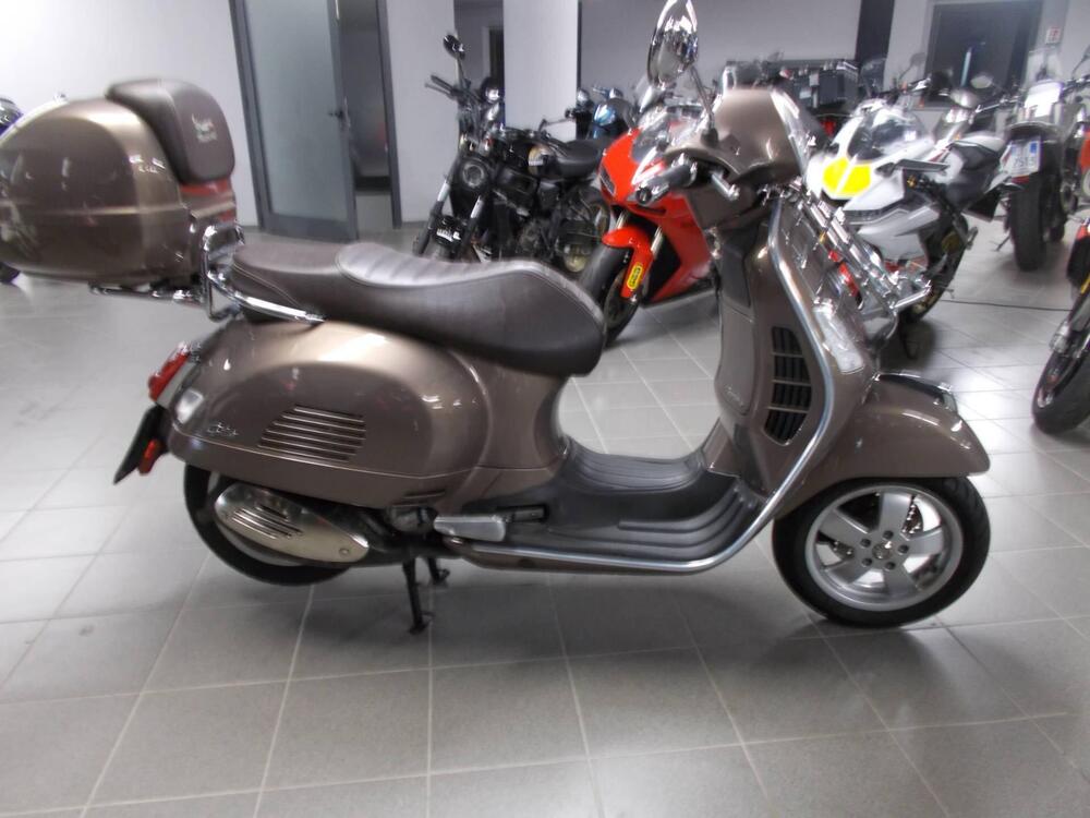 Vespa GTS 300 Touring ABS (2017 - 19) (2)