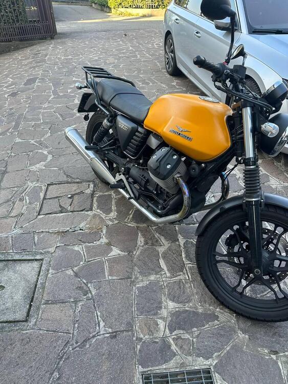 Moto Guzzi V7 II Stone (2015 - 17) (2)