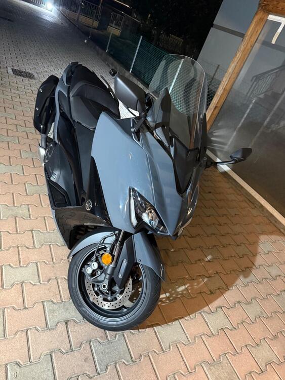 Yamaha T-Max 560 Tech Max (2021) (2)