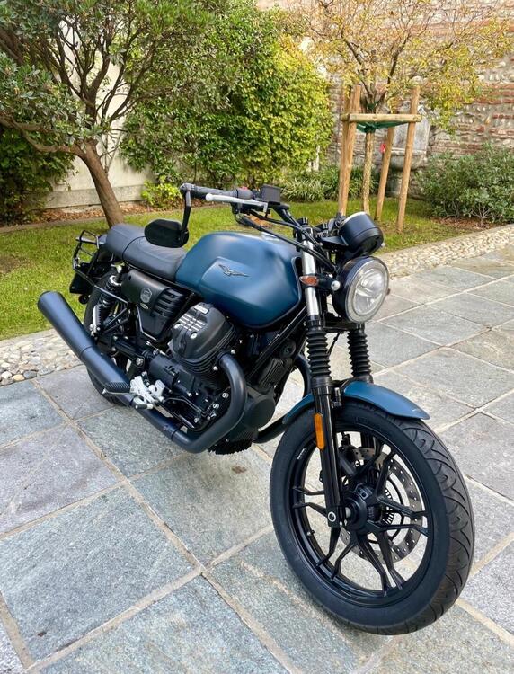 Moto Guzzi V7 III Stone Night Pack (2019 - 20)