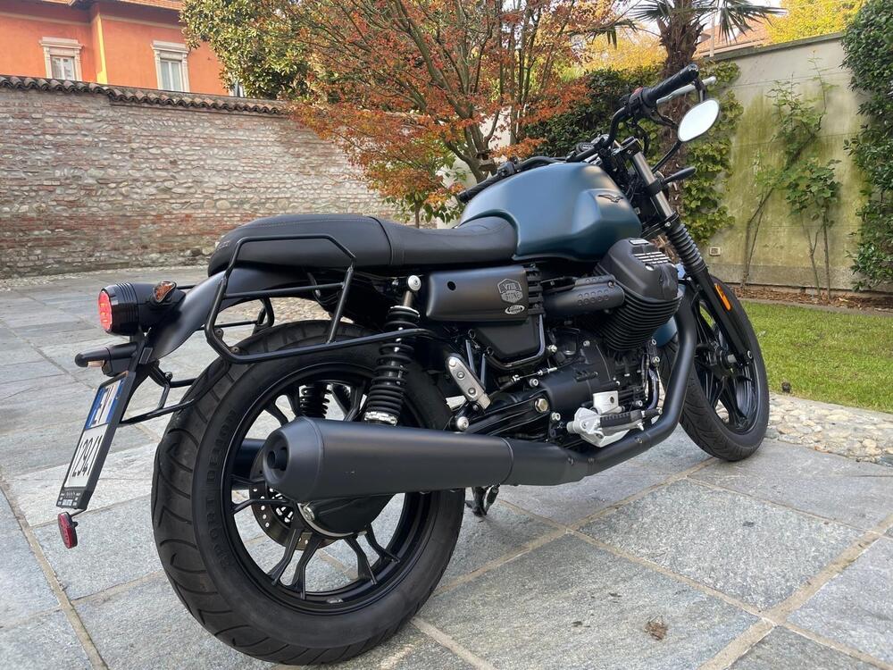 Moto Guzzi V7 III Stone Night Pack (2019 - 20) (4)