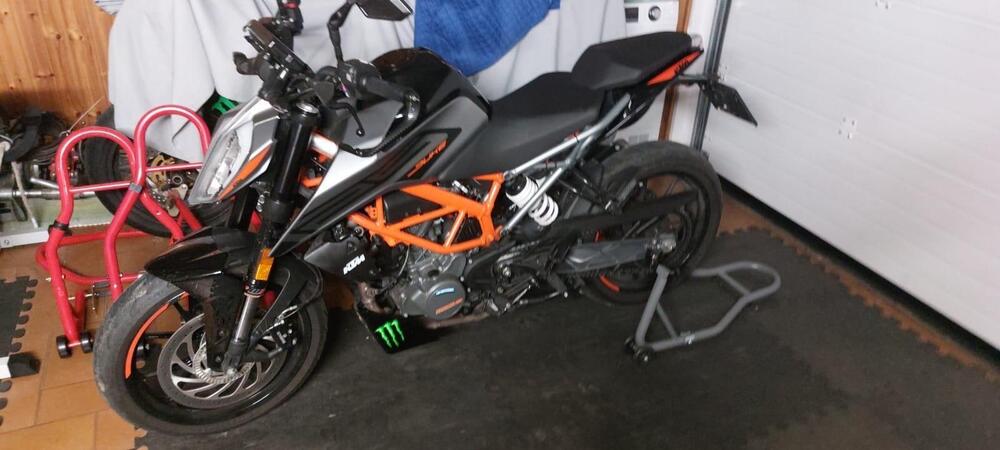 KTM 125 Duke (2021 - 23) (2)