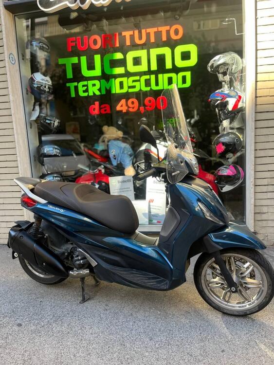 Piaggio Beverly 300 Hpe (2021) (2)